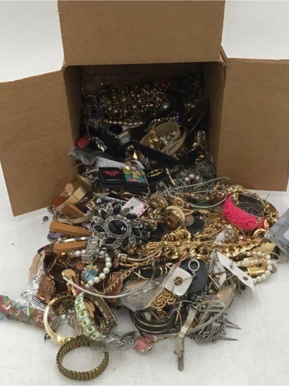 1 LB Curated Jewelry Lot | Personalized Style Vibe | Boutique Treasure Box - Picture 12 of 15
